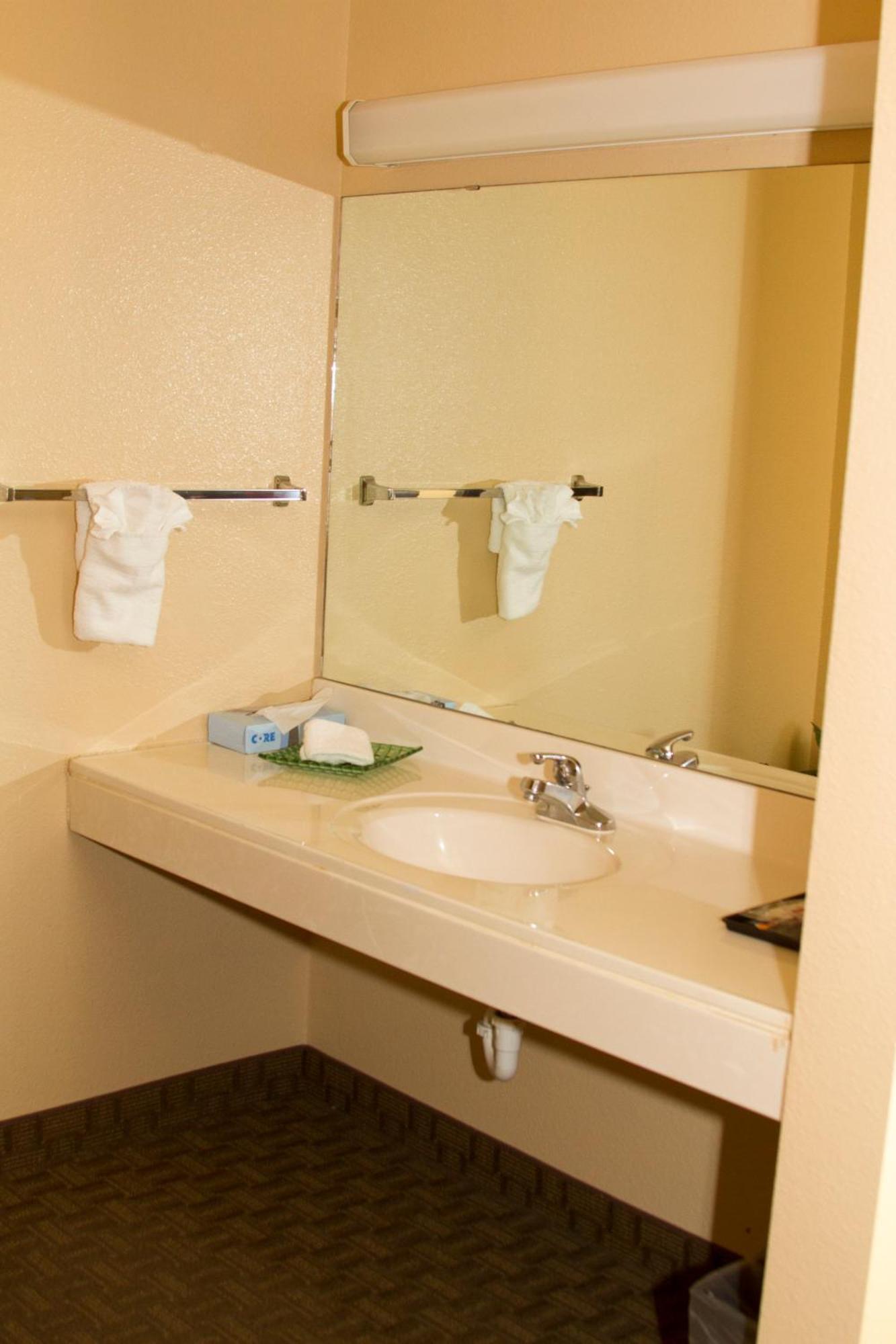 Cottonwood Inn & Suites Phillipsburg 객실 사진