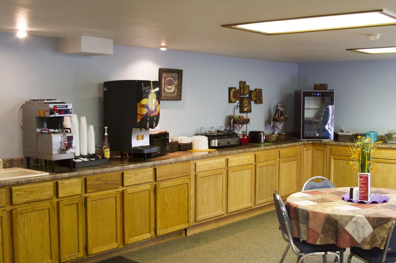 Cottonwood Inn & Suites Phillipsburg 외부 사진