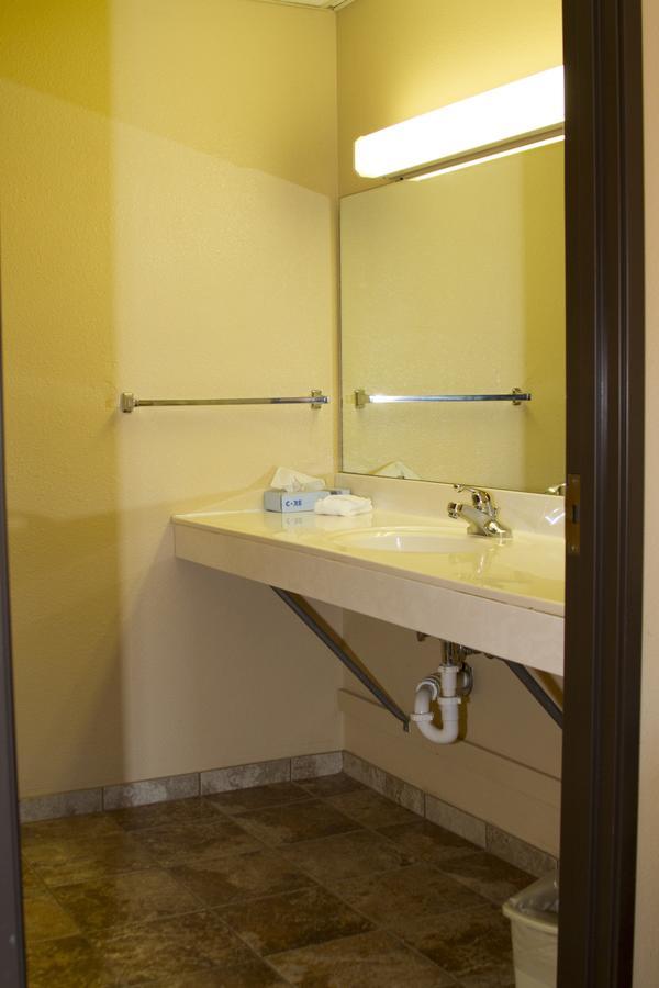 Cottonwood Inn & Suites Phillipsburg 외부 사진