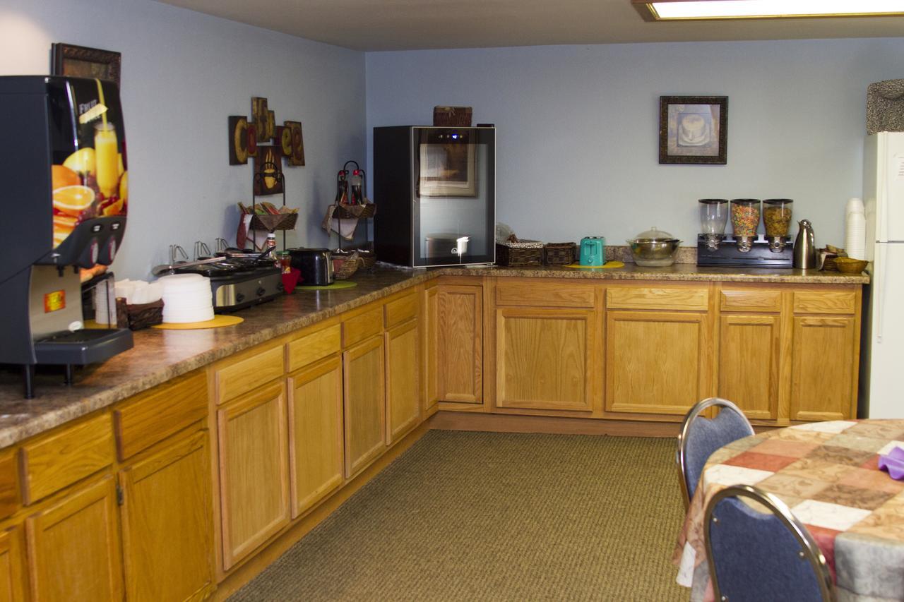 Cottonwood Inn & Suites Phillipsburg 외부 사진