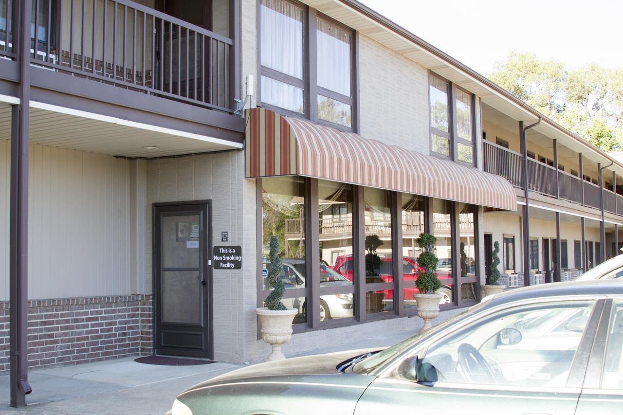 Cottonwood Inn & Suites Phillipsburg 외부 사진