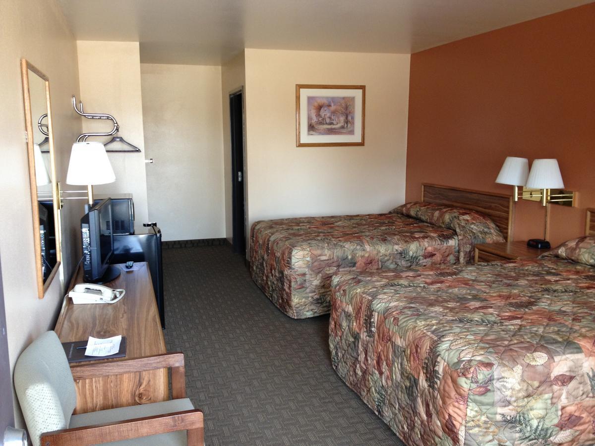 Cottonwood Inn & Suites Phillipsburg 외부 사진